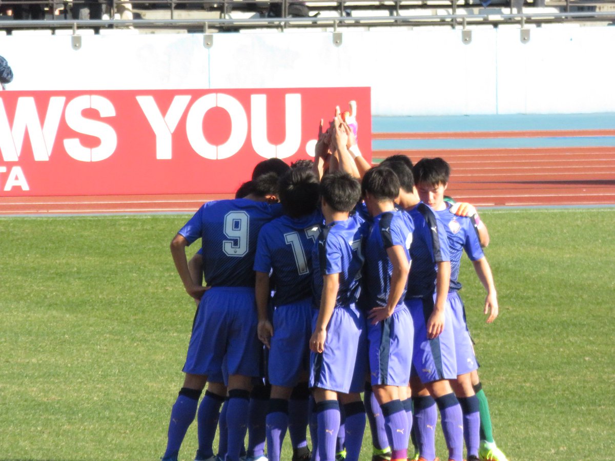 ｙａｍａ 第95回全国高校サッカー選手権大会 3回戦 高校サッカー選手権 東海大仰星2ｰ0富山第一 富山第一イレブン 円陣の時 イレブン達の人指し指を天に向かって1ヶ所に集め精神を集中させる カッコいい