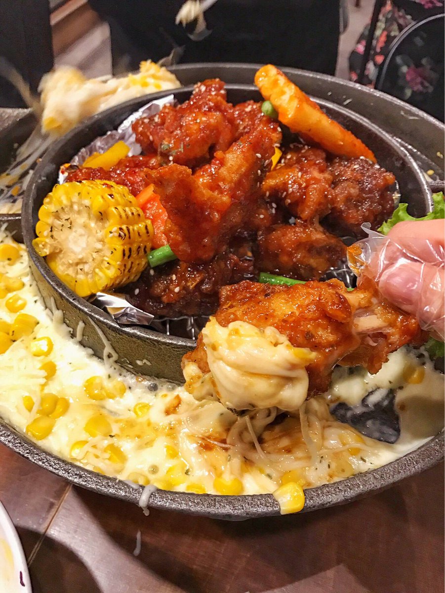 wongnai's tweet photo. ไก่ทอดซอสเรดบลู+ซอสเกาหลี (580.-) มาถาดใหญ่ ชีสเยิ้ม ชีสอร่อยมากก
📌Kimkun korean Bistro​ :: Korean town สุขุมวิท12
📷ploypineappz #วงในพาแดก https://t.co/0igFIk3baj