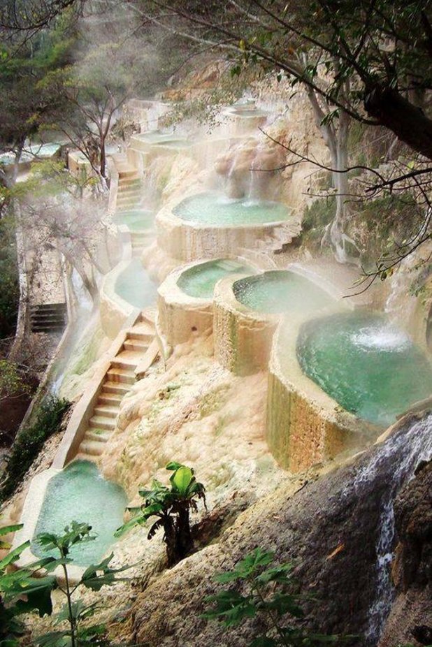 explorandolo's tweet photo. ¿Qué tal si #viajas a las Pozas de Tolantongo en el estado de Hidalgo, México? https://t.co/mjYFzvV5lT