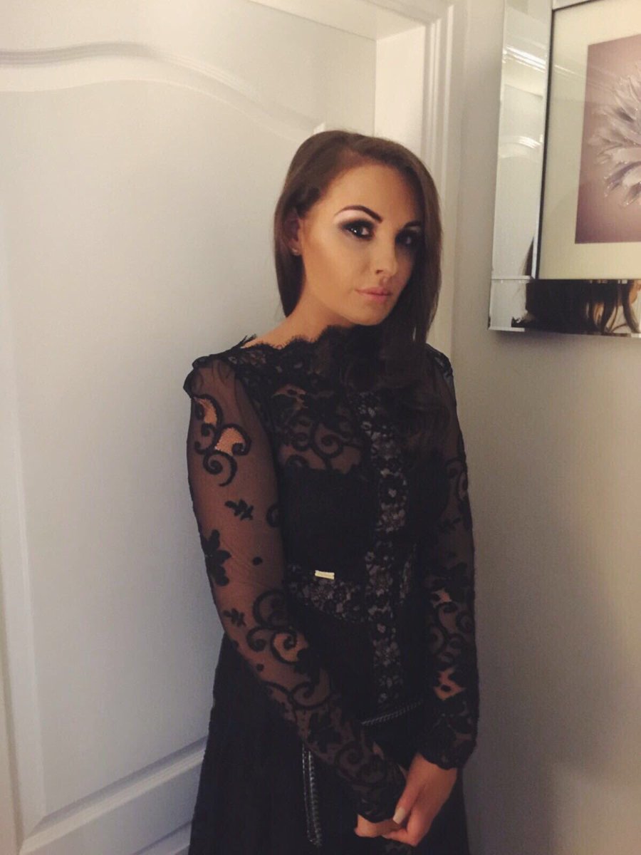 Charliebeeeeee's tweet photo. NYE 🎉 https://t.co/R0CYEsGRU1