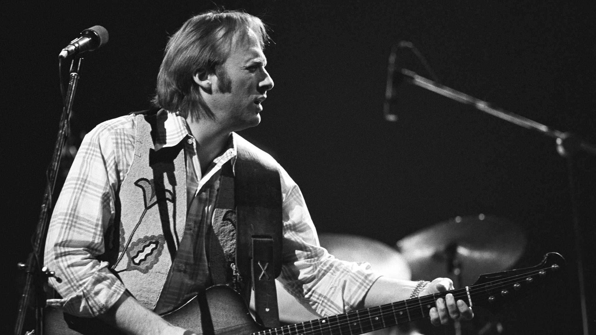 Happy birthday Stephen Stills! See why he is one of the greatest guitarists  