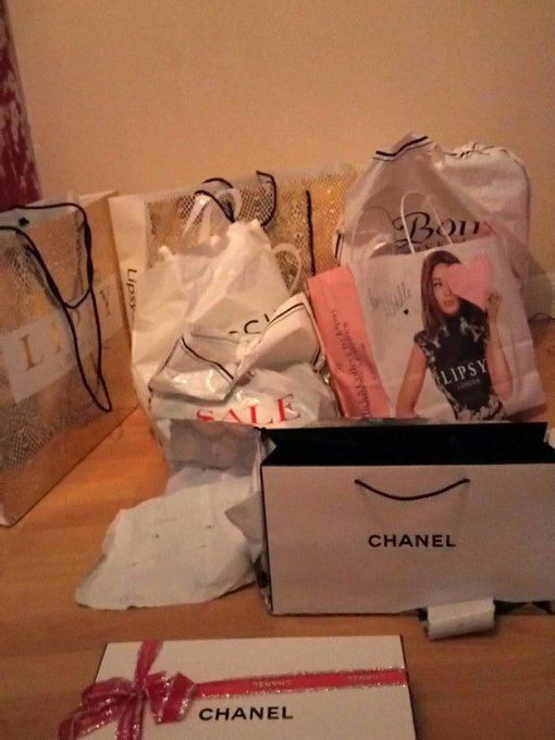 2 pic. Little shopping trip 💝✌️😈 #latechristmaspresents #chanelheaven #lipsy 💝💝 https://t.co/QMlNoxj