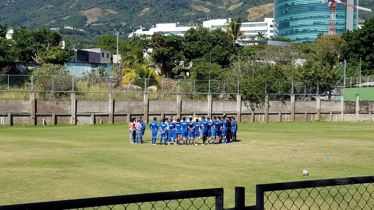 La Seleccion se prepara para Copa UNCAF 2017 en Panama. C1QmsMwUoAU22KC