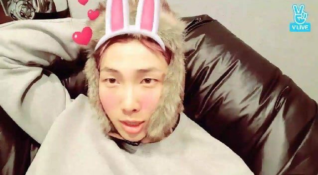 Kookie_oVerload's tweet photo. Omg looks at Namjoon's hair!!! π±#λ°©νμλ
λ¨ #BTS #Namjoon #PossibleComeback?! https://t.co/8x53MP2cKP