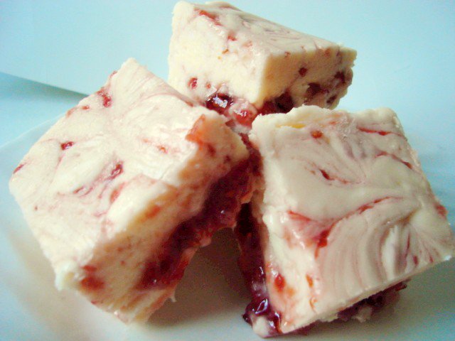 fudgefeverLLC's tweet photo. Pictured below, our walnut fudge, another logo", our coconut-caramel fudge and white-chocolate raspberry.  https://t.co/bMlTsQ10ch https://t.co/cvKvPX74ZY