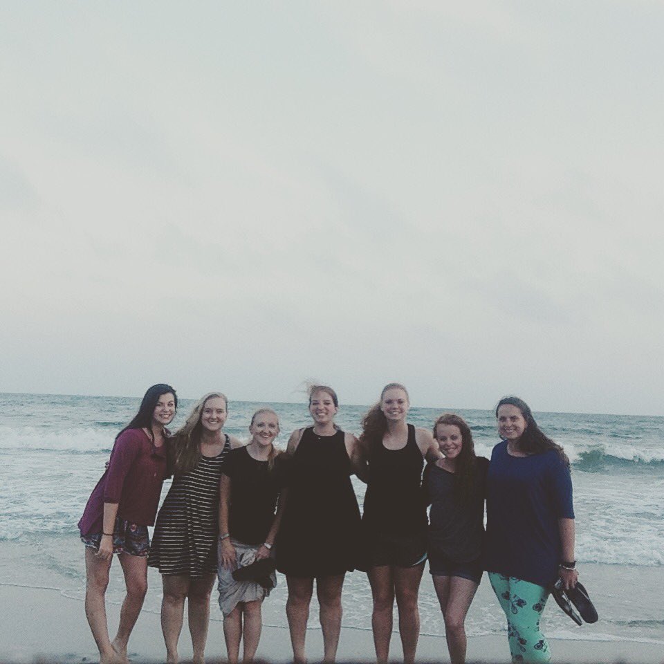 blovejohnston's tweet photo. 7 months ago I was at the beach with my besties. Lets do it again. 😎 https://t.co/kXU8fT2sJR
