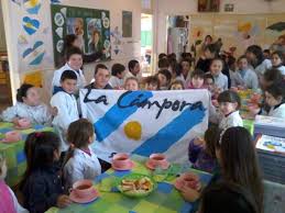 luisrodriguezrm's tweet photo. No se dejen engañar! Estás basuras q te dicen #AbrazoALaEducacion son los mismos q utilizaban a los chicos en los colegios. #BasurasSinMoral https://t.co/5NOJSVrwW1
