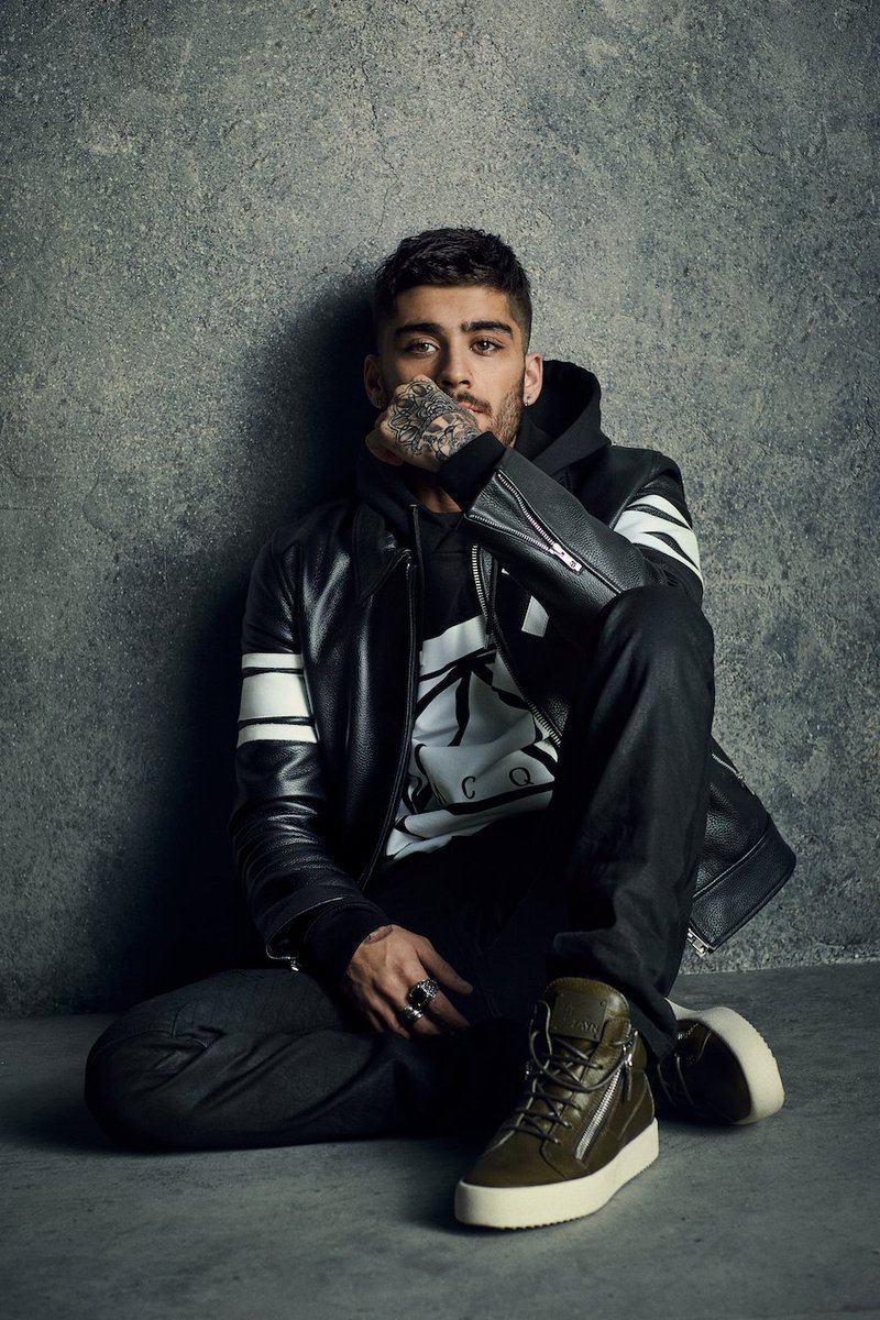 CRFASHIONBOOK's tweet image. EXCLUSIVE—watch @zaynmalik brood in his debut @GZanottiDesign campaign video: bit.ly/2j0VnDP