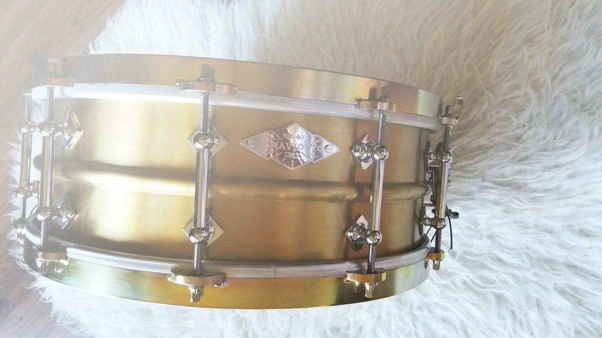 AngelDrumsReal's tweet photo. Beautiful combo: @CraviottoDrums AK Brass Snare + Antique Yellow Iron #angelhoops
Buy the hoops for a special price: https://t.co/Ioh5jFROwd https://t.co/Ztm0jSWGIS