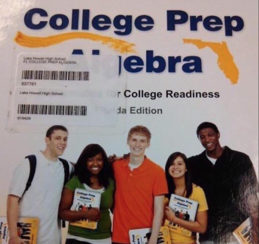soynormalvale's tweet photo. que alguien me explique cómo salen en el libro si estan posando para él https://t.co/mzspZIjrnv
