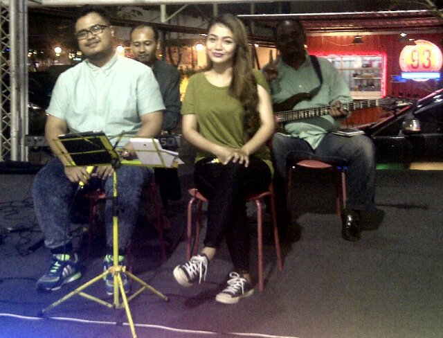 Our 1st quartet acoustic performed on this year, at <a href="/eccff/">EastCoastCenter FF</a>'s foodcourt on jazzy nite feat <a href="/farizhadyann/">Fariz Hadyan</a> :)