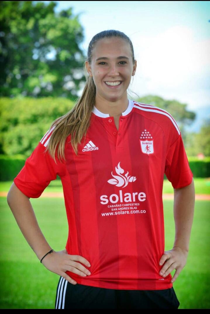 separtedenosotr's tweet photo. Se acerca la Liga Águila Femenina #FFP ya la hermosa Nicole está lista @AmericadeCali  @nicoleregnier11 https://t.co/Y6MCSXkFZU