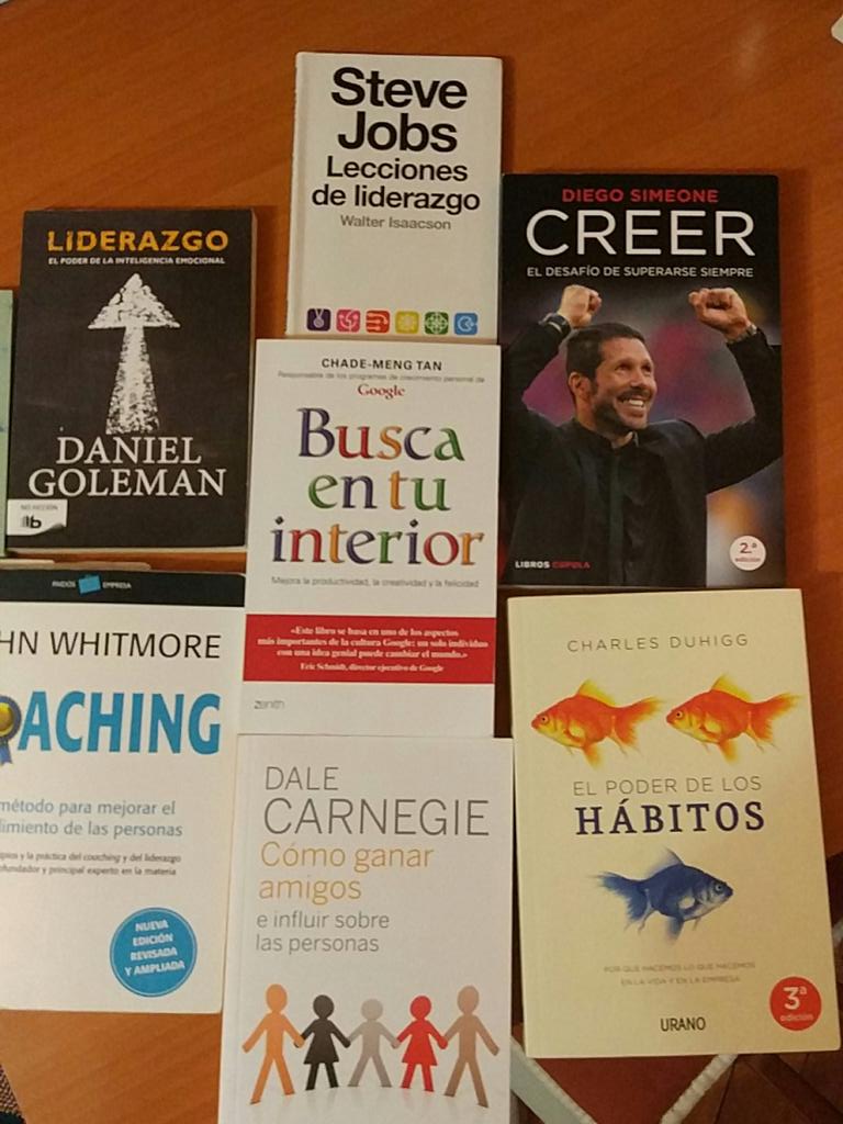 Lozarklol's tweet photo. Algunos me preguntasteis por los libros que leo/he leido.

Aqui algunos de ellos. https://t.co/KJPEmLb9Wb