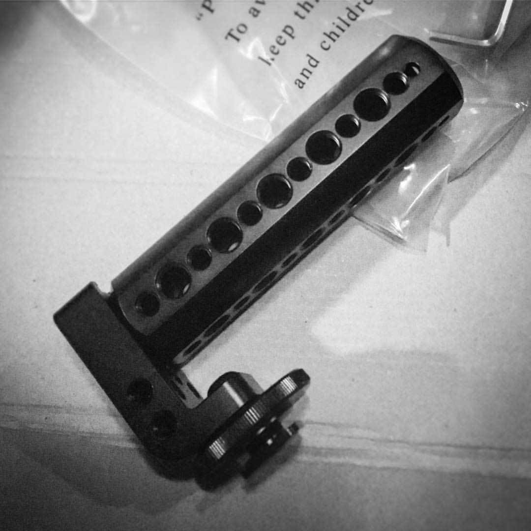 motionProdfr's tweet photo. Testing this new #SMALLRIG Handle Hand Grip
It's going to be awesome for RUN &amp; GUN shooting 🎥👌🏽

Stay tuned for the perfect combo
#SonyA6500 https://t.co/Khl1fObb6N