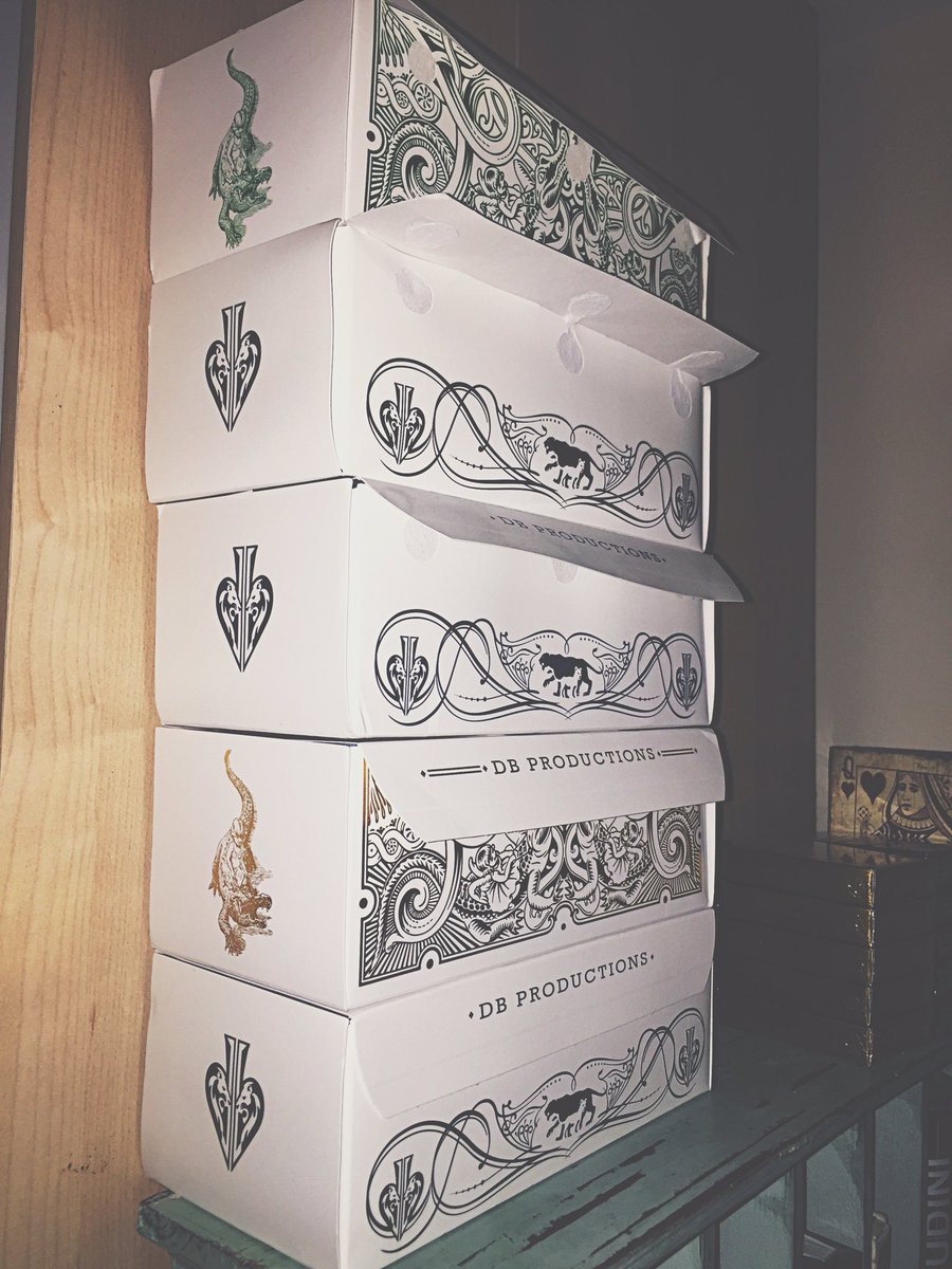 SamRazMagic's tweet photo. How it should be. @davidblaine #PlayingCards #Blacklions #Gatorbacks https://t.co/vxawoAN3Cx