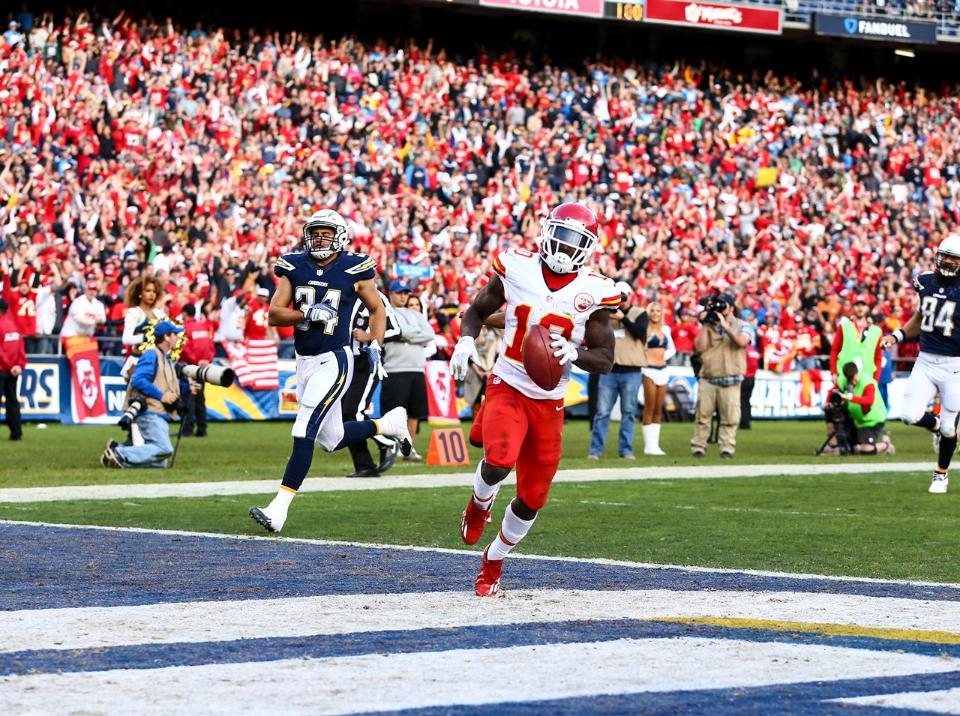 This is insane.

Tyreek Hill's last five TDs have averaged 69 yards per play.

Overall on his 12 TDs, Hill has avg'd 44.1 yards per play.