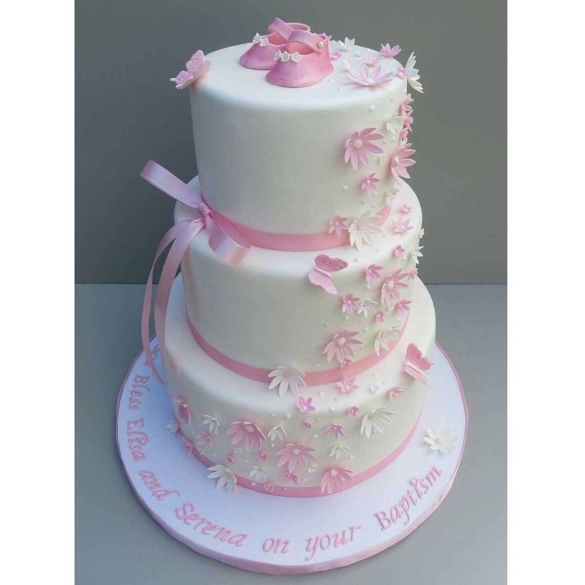 CakesbyBeatriz's tweet photo. Pink bootie baptism 🕯
#pinkbooties #pink and #pinkandwhite #ribbonsandflowers #baptismcake https://t.co/1F8PpzLhG3