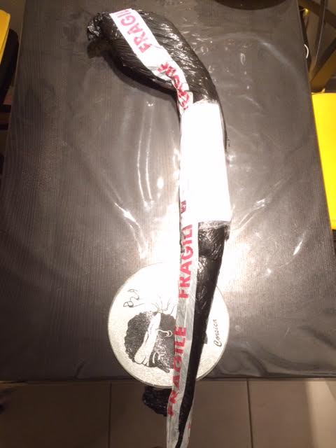 vanaisse's tweet photo. merci @mondialrelay pour ma commande @ShowroompriveFR, à la base c'était un parapluie #showroomprive #mondialrelay #colisabime #degoutee https://t.co/P4FbYxUIm5