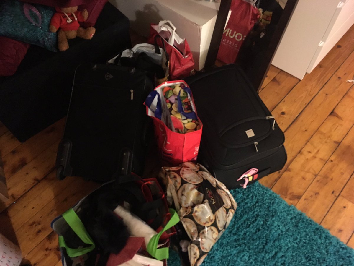 absgrainger's tweet photo. Well that's me back in #edin now! Looking forward to 2017's adventure... first task unpacking π³ππ
#help #iowntoomuchstuff π https://t.co/etzIqJUMcS