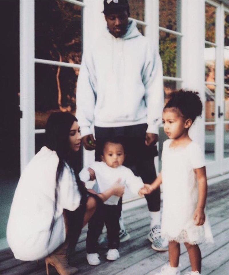 EverythingGL's tweet photo. After several months, Kim Kardashian makes her return to social media! #Everythinggl #EntertainmentRedux #ER #EGL 
https://t.co/PoROyuPywD https://t.co/PdkLV5RHJM