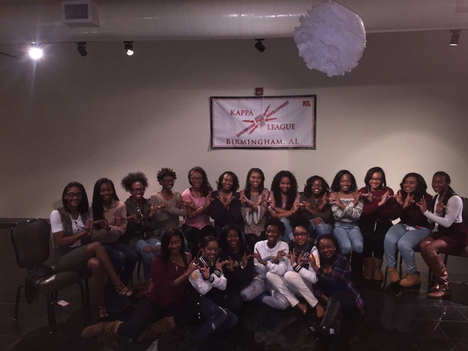 perfectlycanxx's tweet photo. My family 💙💛❤️💛 @ClubAlphalettes @BirminghamKL https://t.co/xLHvj4dvjP
