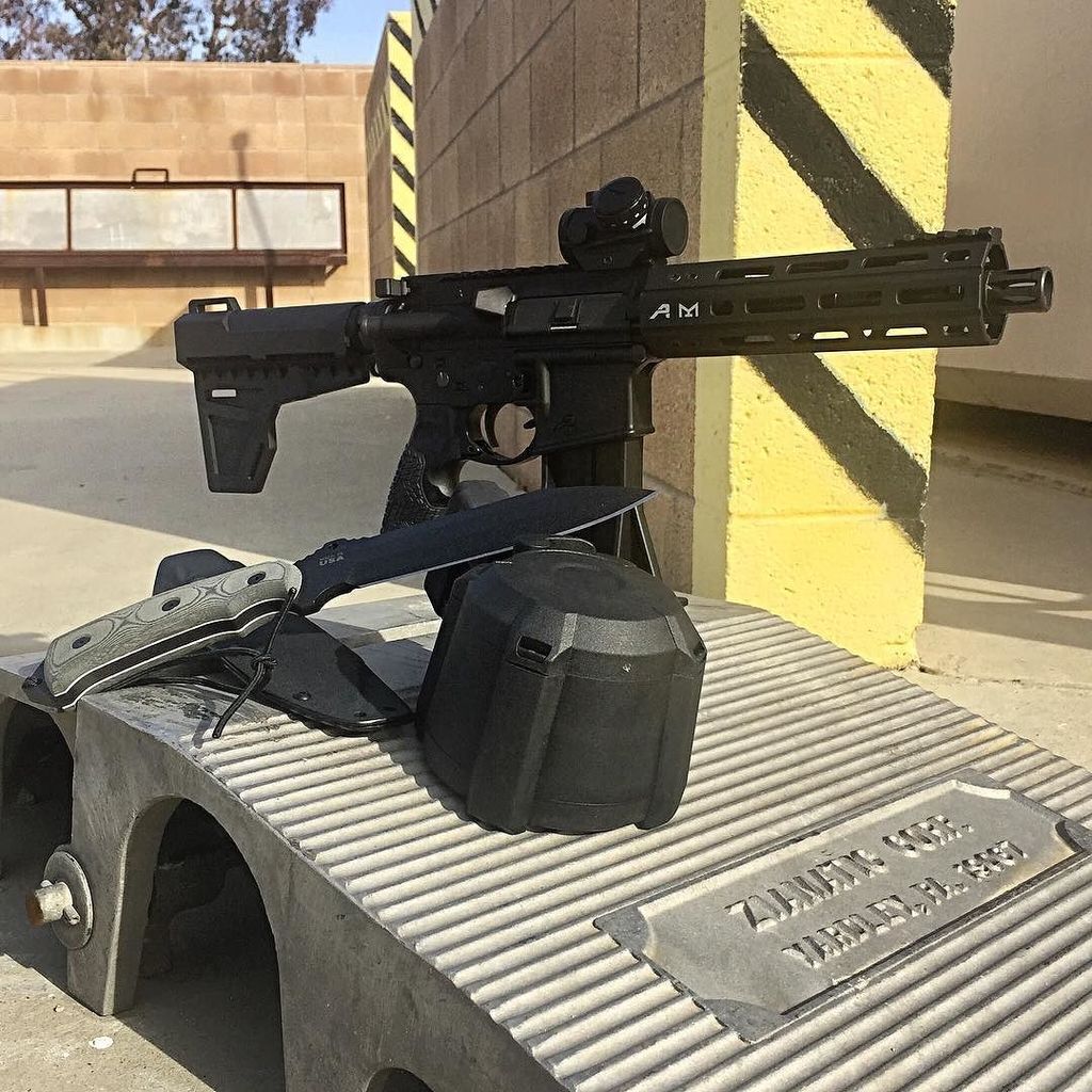 RangeRoll's tweet photo. A perfect pairing: Aero AR Pistol, Magpul D60 Mag, Tops Smokejumper Knife. https://t.co/qCgEiWYyAs https://t.co/exQ3sjFZA5