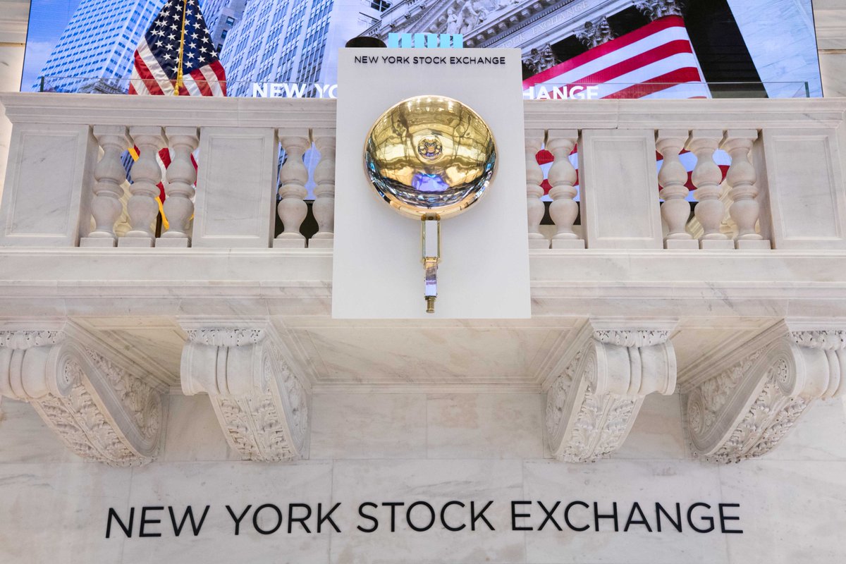 NYSE's tweet photo. The Bell has officially been freed, and its 😍
#FreeTheBell https://t.co/7Y28W78Tf6