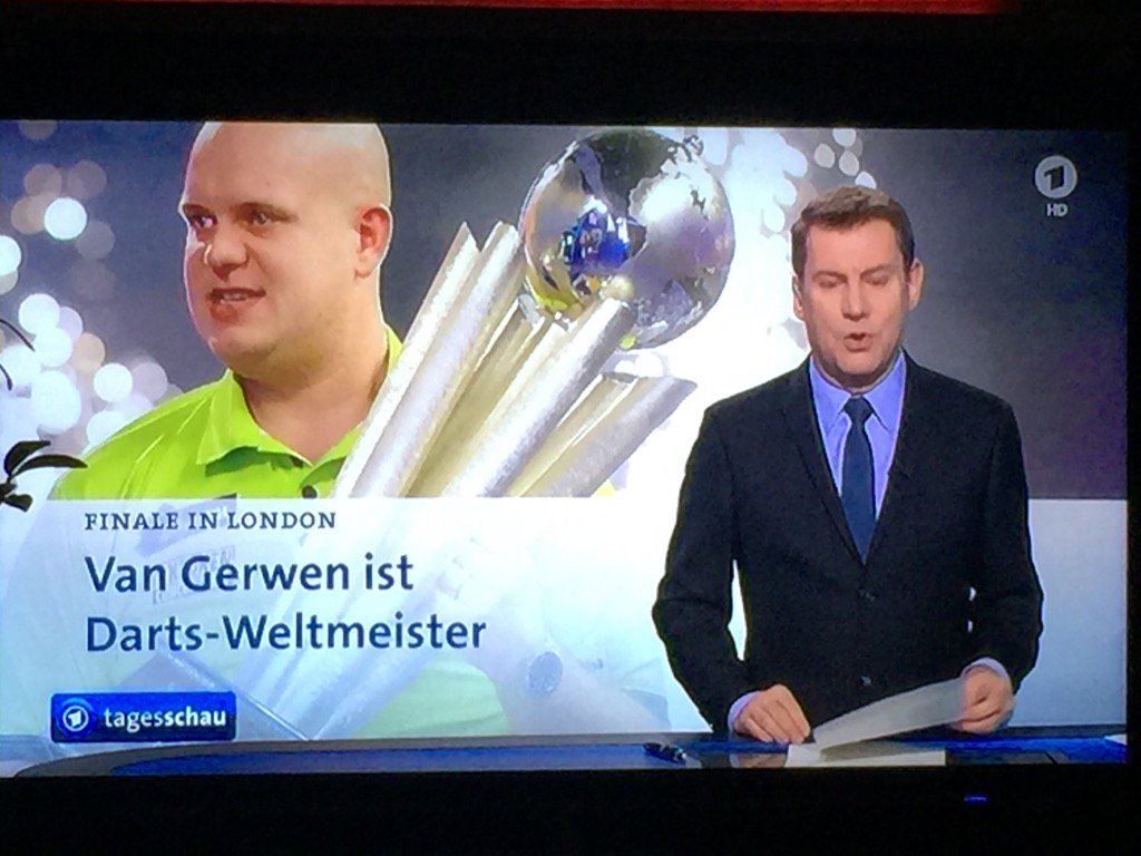HrsticIvo's tweet photo. Wurde das vergangenes Jahr auch in der @tagesschau gemeldet? Weiß das jemand? #DartsWM #lovethedarts #dartzember 🎯 https://t.co/eO00IVobnE