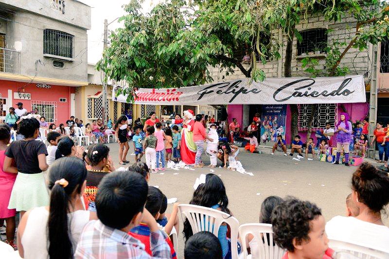 Un nuevo año festejando a los niños  de mi barrio, Gracias INALECSA, LA UNIVERSAL Y PEPSI por el apoyo!💪🏾 <a href="/FelipaoCaicedo/">Felipe Caicedo</a>