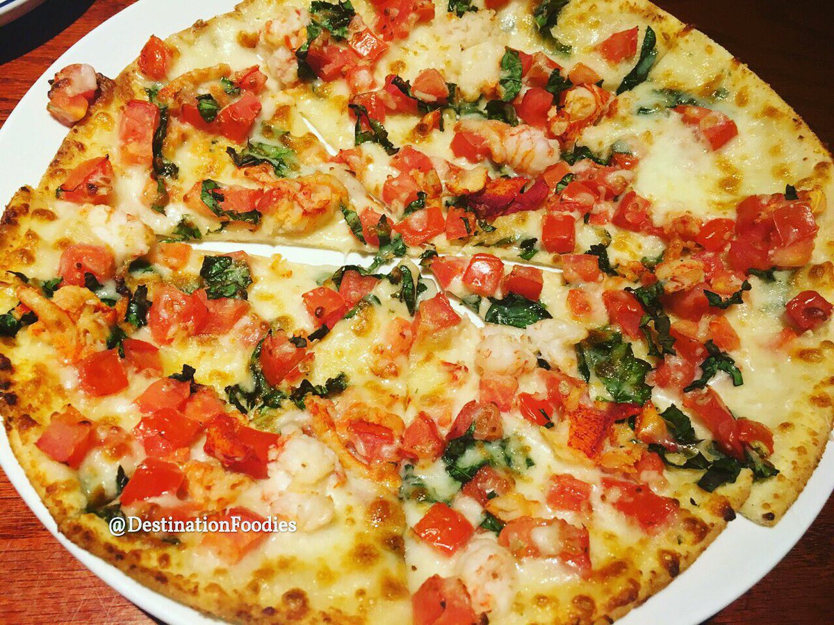 destinfoodies's tweet photo. Pre-Christmas shopping - Lobster &amp; Langostino Pizza #pizza #lobster #seafood #delicious #destinationfoodies #foodiesinnj @redlobster https://t.co/lmMMXU34aS
