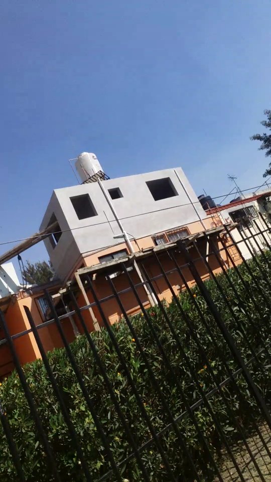 pedestre2015's tweet photo. @TlahuacRenace ¿hasta cuándo permitirán construcciones ilegales en Villa Centroamericana? #TierraSinLey https://t.co/8DdUtK8AN0