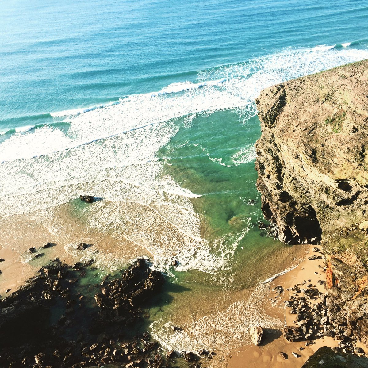 Gorgeous #Cornwall - #carnewas #beach Great way to start #2017.
#newyear #freshstart #english #countryside #cornish #minibreak #cottage