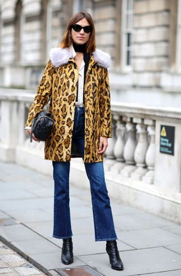 PixxyApp's tweet photo. One denim trend we're eyeing is kick-flair jeans...love these by @alexachung x @AGJeans #jeans #kickflair #jeans #Pixxychat https://t.co/NaJFUxvCvx
