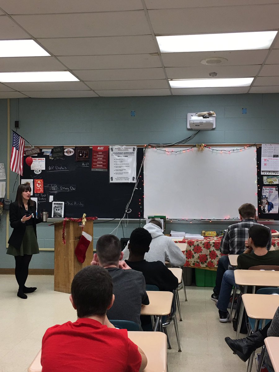 RobertRaffaele's tweet photo. @ky_madden Thanks for coming into my classes today and sharing tips for college success! #efalumni #guestspeaker https://t.co/MfgieAzOg9