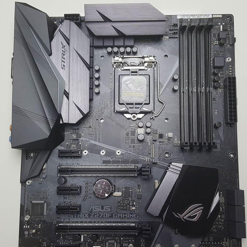 DaveChaos's tweet photo. The @asus_roguk #strix #Z270F Gaming Motherboard https://t.co/Xk35Aqi7em