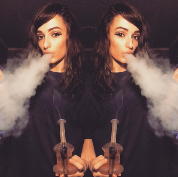 FemaleStoners's tweet image. blowing clouds💨