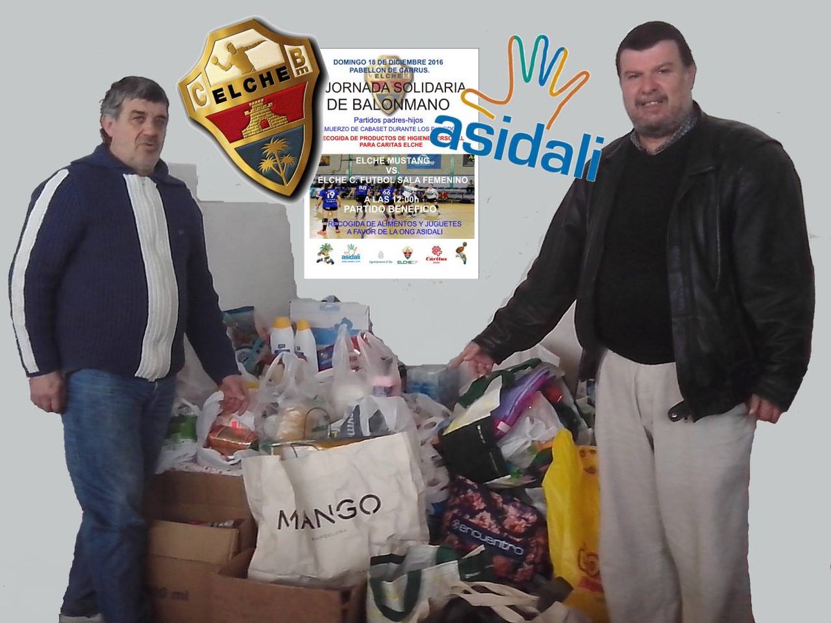 AsidaliONG's tweet photo. Nuestro agradecimiento a las chicas del @cbm_elche y @ECFSalaFemenino por vuestra colaboración con alimentos y juguetes. https://t.co/fxmJl5kQM6