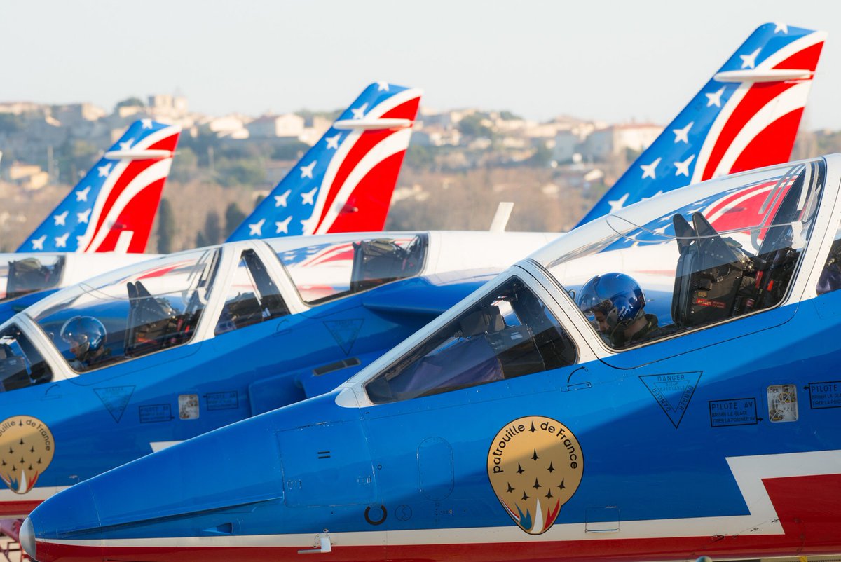 PAFofficiel's tweet photo. Reprise des entraînements. 
Nouvelle livrée 2017...en vol!!!
Énorme #merci à nos #mécaniciens 
pour leur #travail sans relâche! https://t.co/64D1oil66o
