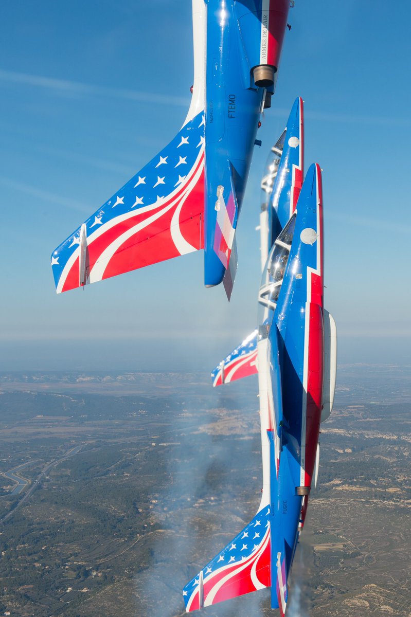 PAFofficiel's tweet photo. Reprise des entraînements. 
Nouvelle livrée 2017...en vol!!!
Énorme #merci à nos #mécaniciens 
pour leur #travail sans relâche! https://t.co/64D1oil66o