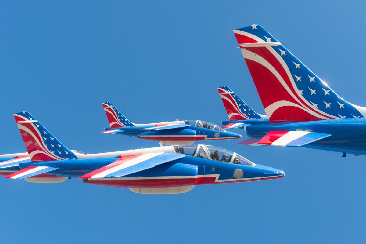 PAFofficiel's tweet photo. Reprise des entraînements. 
Nouvelle livrée 2017...en vol!!!
Énorme #merci à nos #mécaniciens 
pour leur #travail sans relâche! https://t.co/64D1oil66o