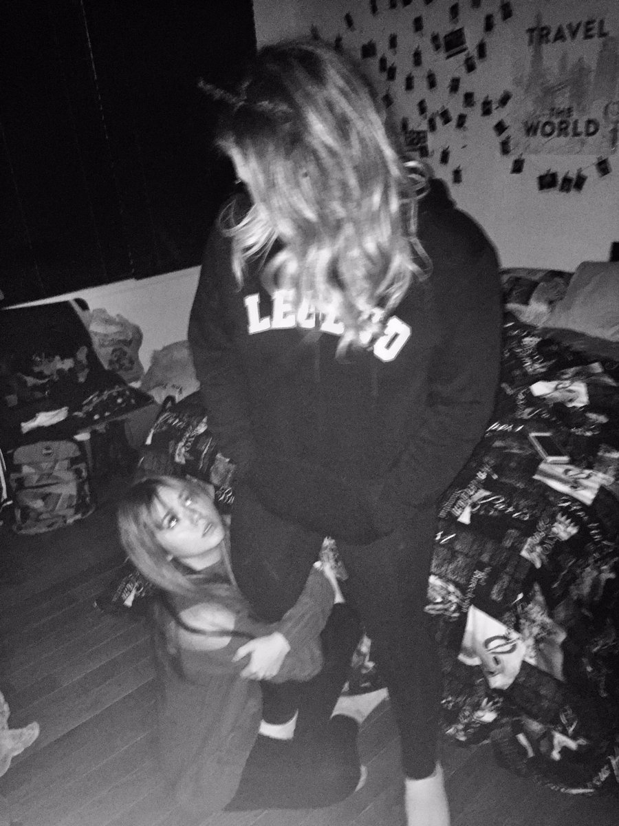 ChelseaLinder9's tweet photo. Don't leave me 😩😭 https://t.co/mLqT5E7buU
