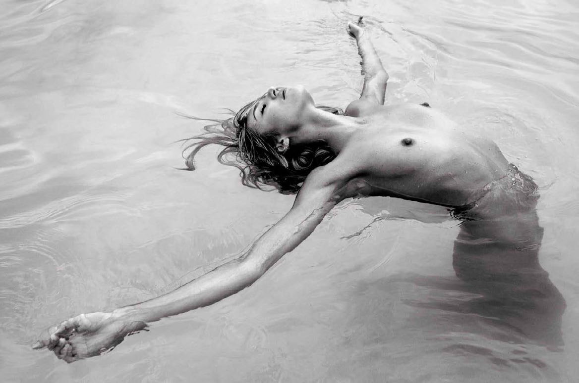 Itslaurenaev's tweet photo. Amazing editorial 💫
Candice swanepoel by adam franzino for vogue spain july 2016. #fashioneditorial https://t.co/Dm02YwUtBe