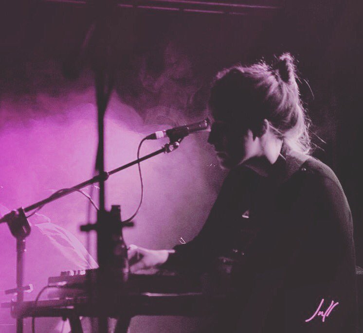 PennyNecklace's tweet photo. Este jueves 5 de enero @odettesp toca en @CostelloClubMad en un festival benéfico para que los #reyesmagos lleguen a todo el mundo 🎁 #magia https://t.co/f6uDoyKOVV