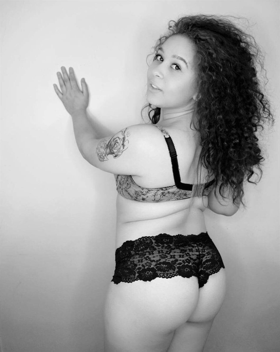 rmfinaz's tweet photo. 🖤First actual shoot for my friends body positive campaign! #loveyourself #confidence #followme #follow #mybodymychoice #tattoo   #1sttweet 🖤 https://t.co/JZcyoHyM2T