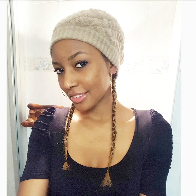 DiandraTchatch's tweet image. Something new.. ❣#BathroomSelfie #FirstOf2017 #Cornrows #Braids