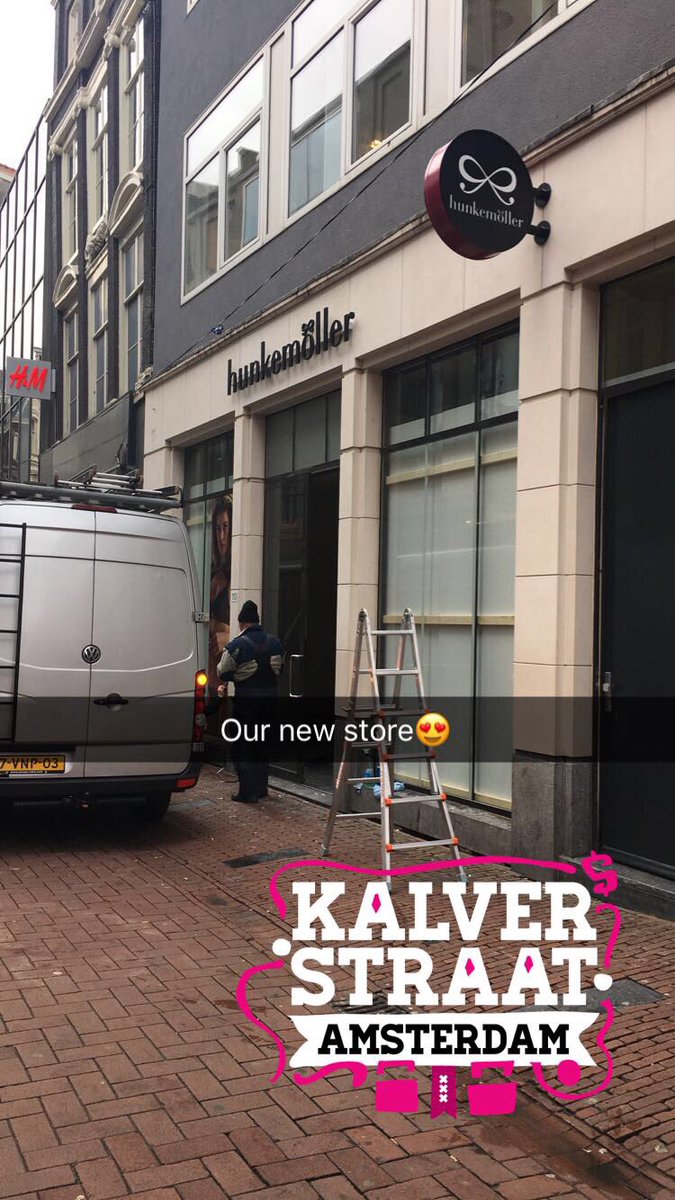 Under construction.. 🎀🎉 #flagship #hunkemoller #amsterdam #kalverstraat #openingsoon