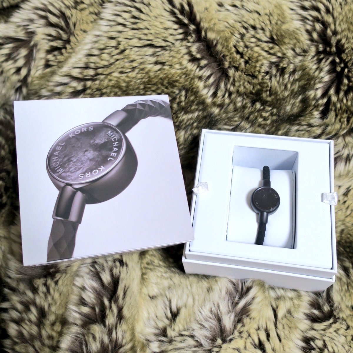 ro_ance's tweet photo. そーいえば最近太ったから
痩せるために買ったスポーツ用アクセサリーが良すぎて、皆んなにオススメします✨
https://t.co/PxHVSPporp https://t.co/sF8xLlwLcz