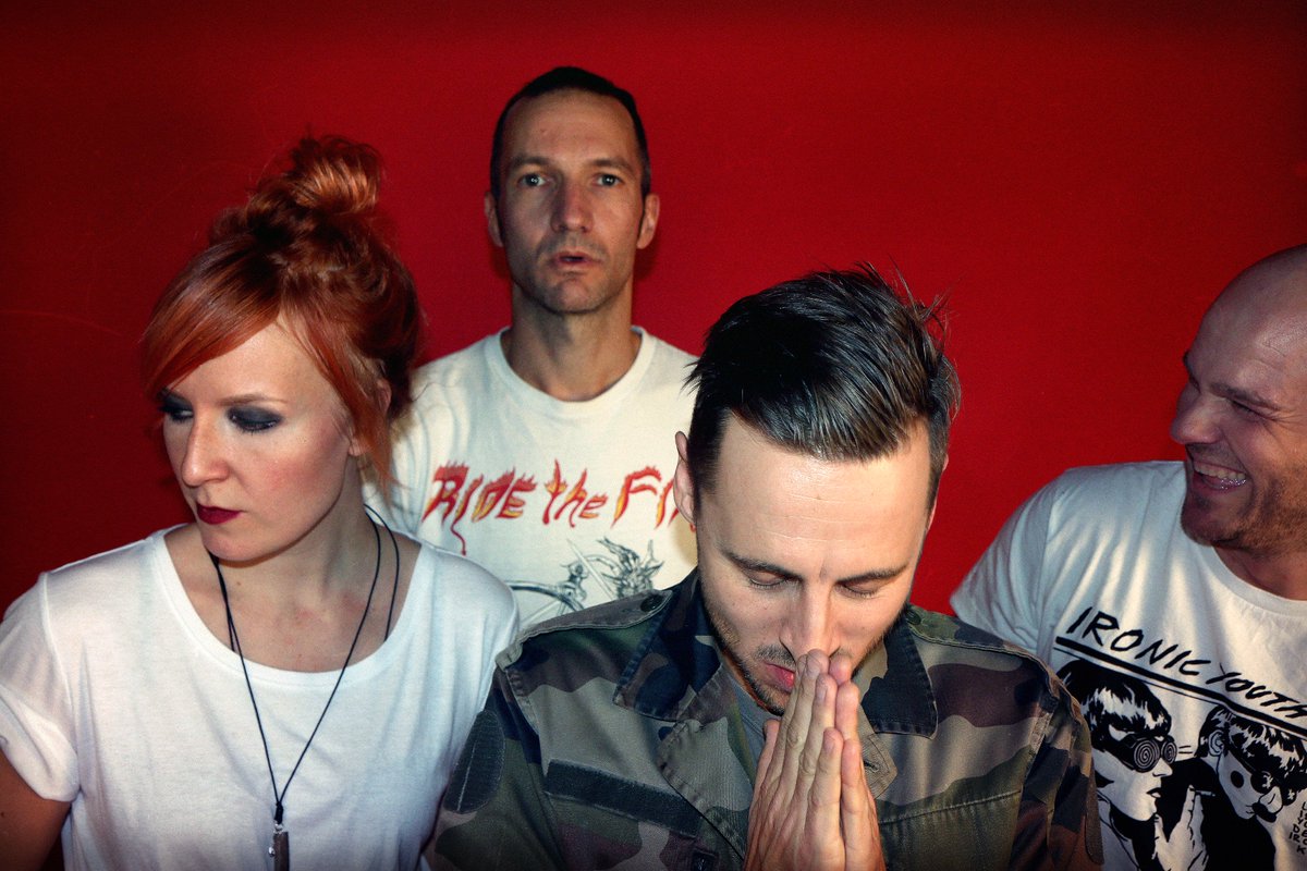 The Lieblings on messissä #IFKaid -bileissä! Skaffaa flabat osoitteesta: tiketti.fi/HIFK-AID-Kultt…