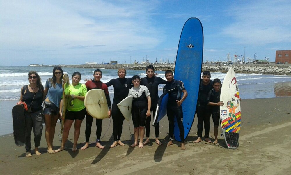 DeportesPBA's tweet photo. Primeras clínicas de surf en #MDQ a cargo de nuestro actual campeón del Mundo @leleusuna en la escuela de la ASA en Playa Grande. https://t.co/pP9c51eYnk