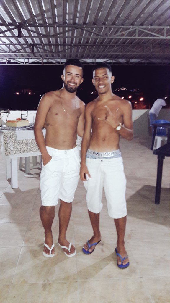 ajrrj18's tweet photo. Teve ano novo juntos! 
#shortBranco #AmigoIrmao #desceuGelo @jorgegabriel337 https://t.co/xRlKG3WGnj